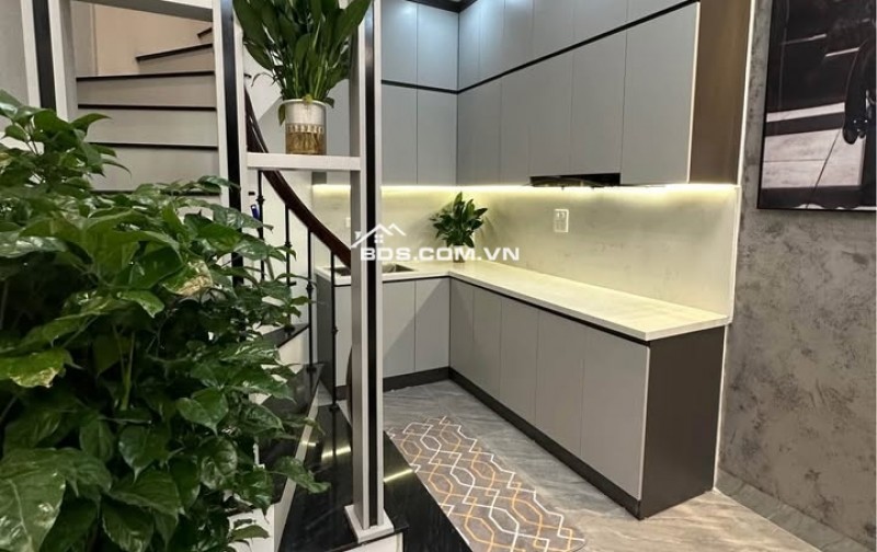 Cần Bán gấp nhà phố Tứ Liên - 100m2 x 3 tầng, mặt tiền 5,1m Lô Góc - 0971829486